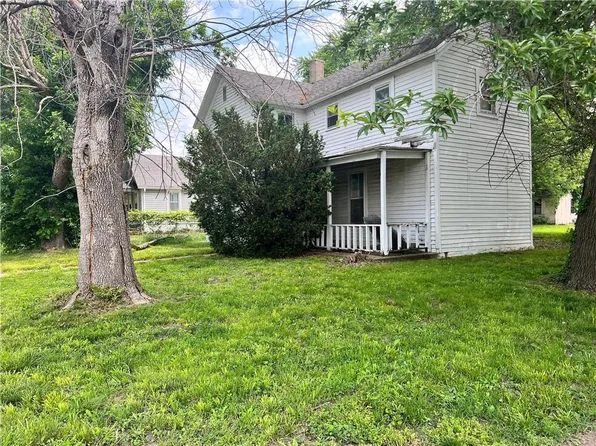 202 N Boardman St, Pleasant Hill, MO 64080