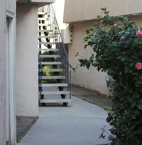 Sierra Vista Apts — Photo 1