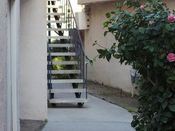 Sierra Vista Apts, 5655 E Huntington Ave APT 208, Fresno, CA 93727