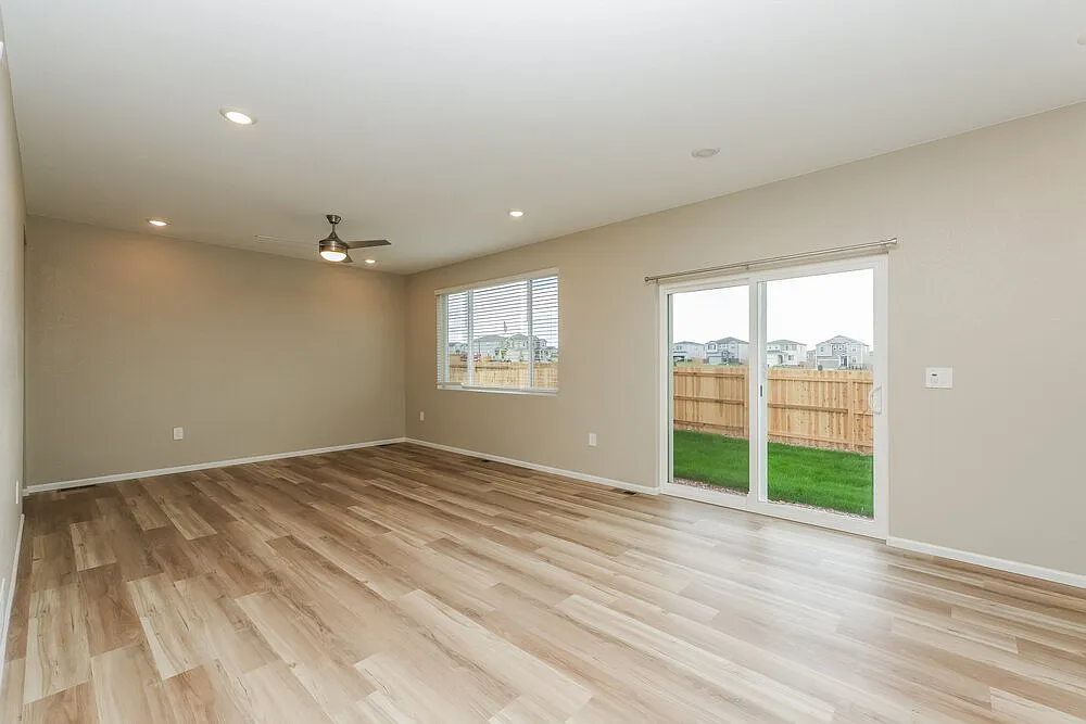 3 bed, 2.5 bath, 2033 sqft, $2,455 — Photo 4