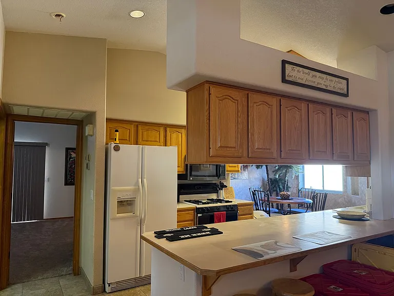 81 Acoma Blvd S — Photo 10
