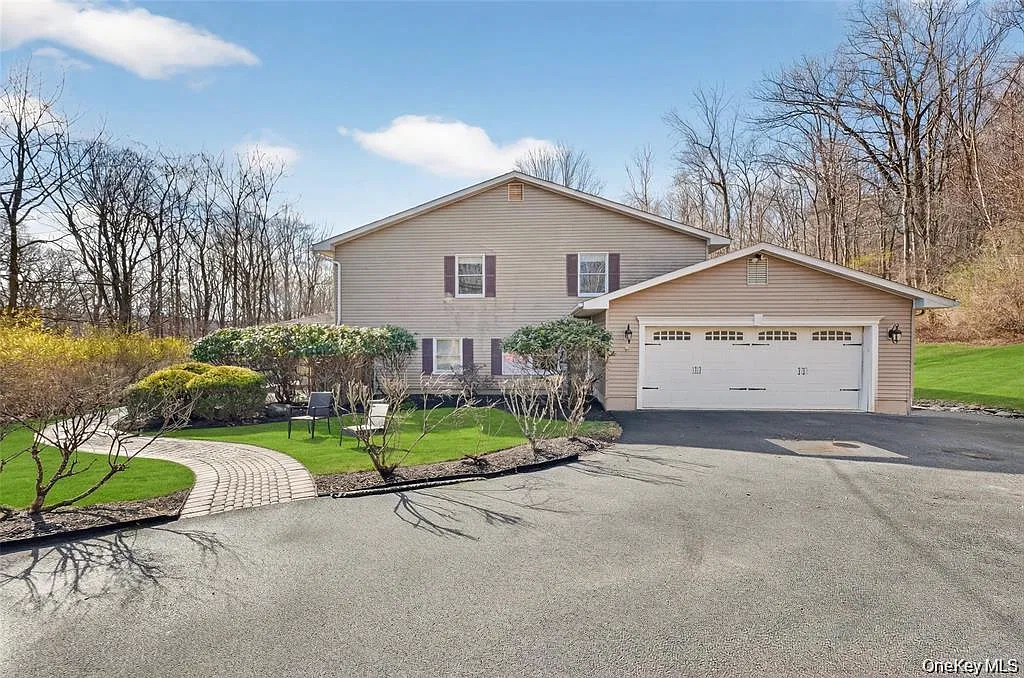 6 bed, 4.5 bath, 3857 sqft, $4,300 — Photo 3