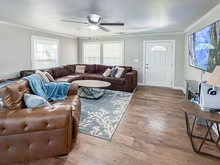 105 Pine Cir — Photo 4