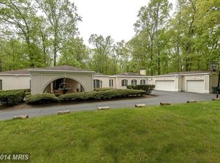 821 Nethercliffe Hall Rd, Great Falls, VA 22066