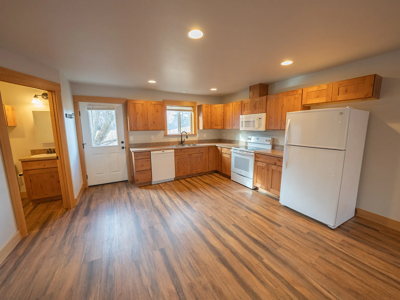 3 bed, 1282 sqft, $1,950 — Photo 2