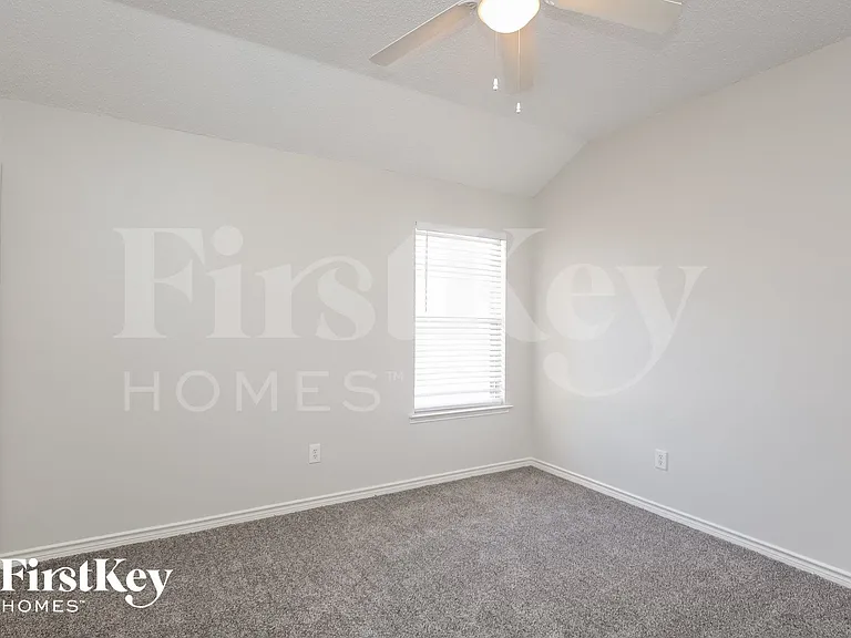 2124 Twin Creek Ln — Photo 12