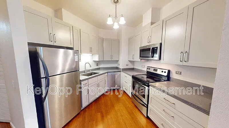 2 bed, 1.0 bath, 963 sqft, $5,150 — Photo 3