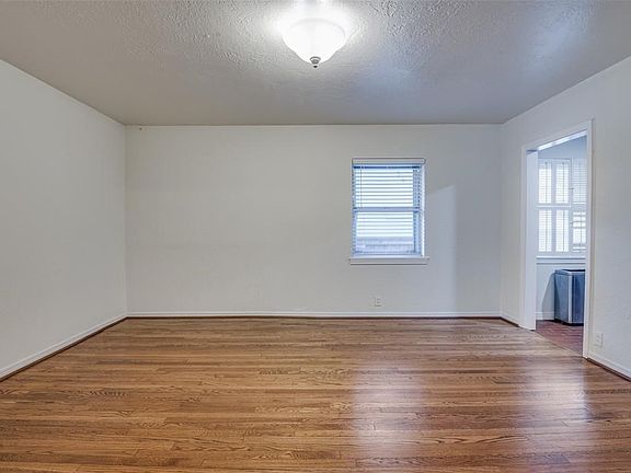 2nd image of 1842 Mayflower Dr