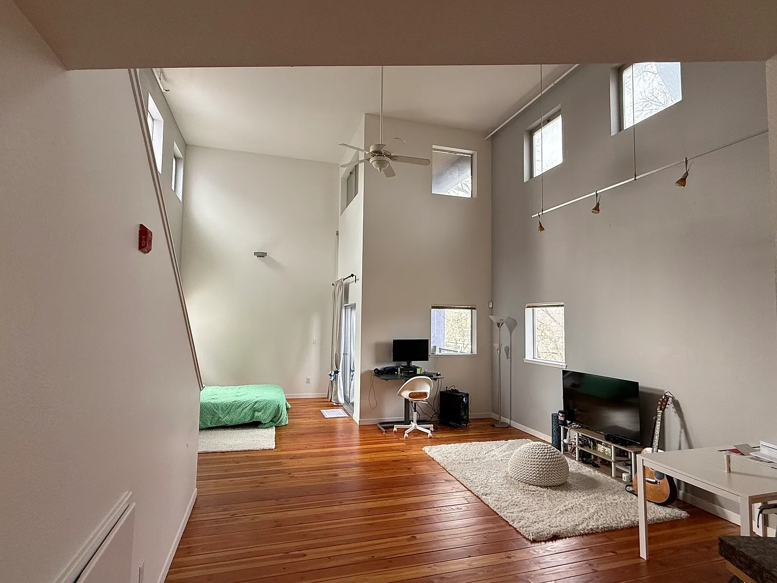 Studio, 1.5 bath, 1042 sqft, $2,400 — Photo 2