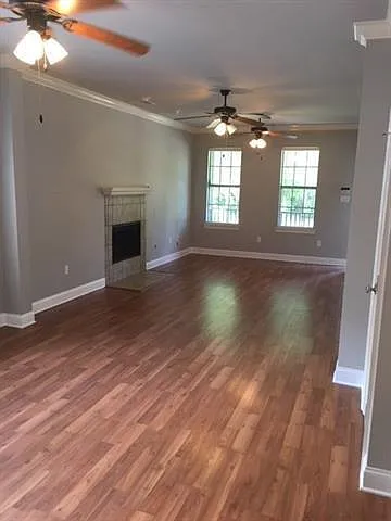 2 bed, 2.5 bath, 1200 sqft, $1,800 — Photo 3