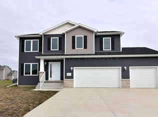 7412 Eagle Pointe Dr S, Fargo, ND 58104
