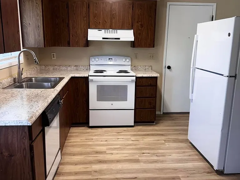 306 Ridgeway Dr #A — Photo 8