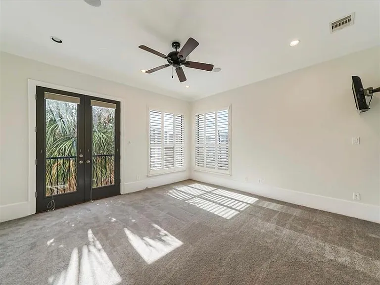715 Reinicke St — Photo 12