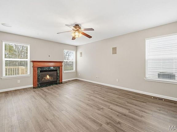 4th image of 263 Tyndale Dr