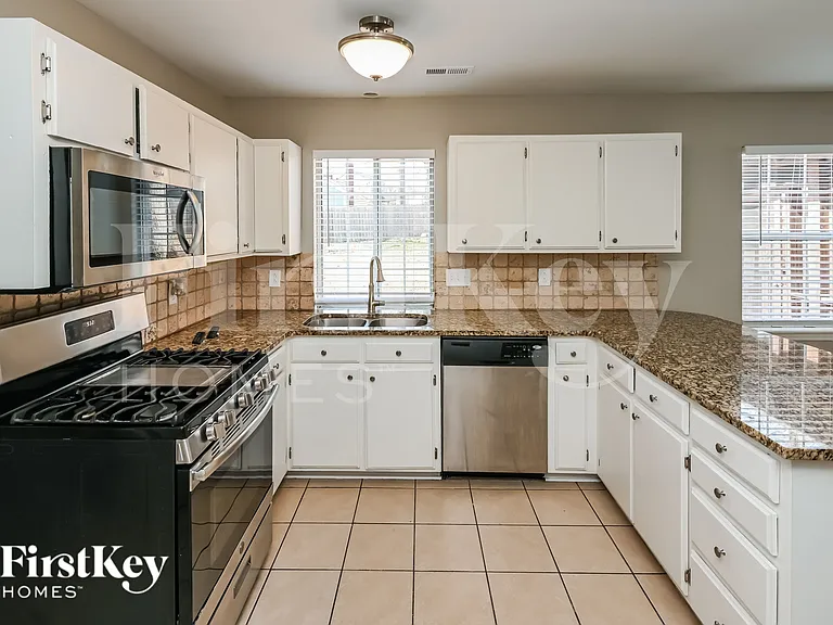 2101 Killarney Pl — Photo 9