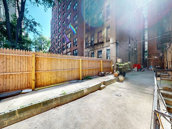 5th image of 1616 York Ave Studio 1