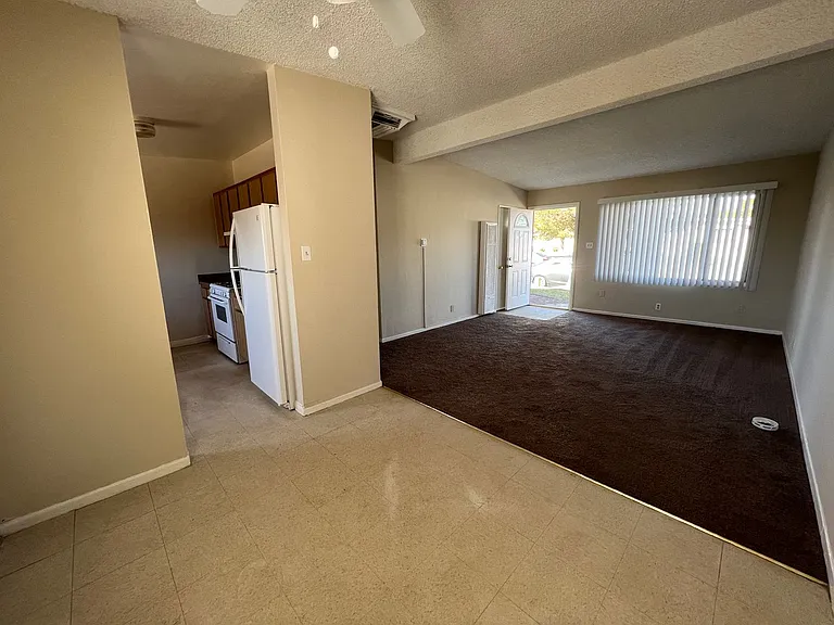 312 Sahara Dr — Photo 3