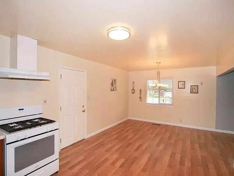 343 F St — Photo 7