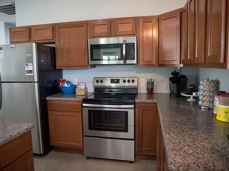 Eastway Court Apartments — Photo 8
