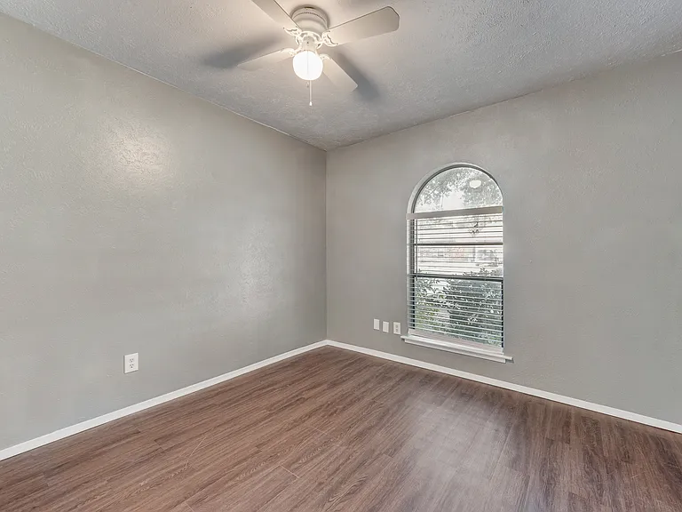 556 Cumberland Dr — Photo 18