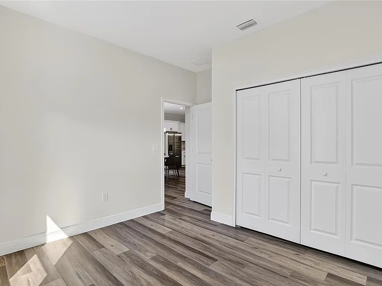 1933 W Oliver Dr — Photo 10