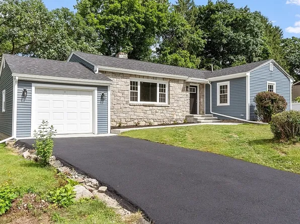 5 5th Ave, Dudley, MA 01571