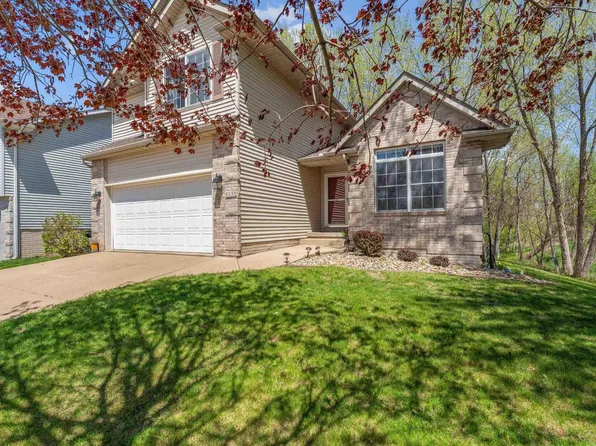 6135 Hillandale Rd, Davenport, IA 52806