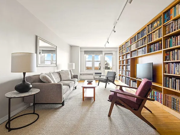 370 Ocean Pkwy APT 9-B, Brooklyn, NY 11218