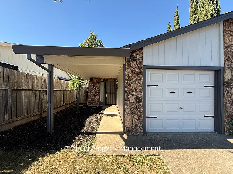 7885 Vista Ridge Dr — Photo 1