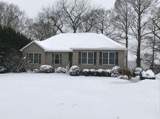 616 W Riverside Dr, Lanexa, VA 23089