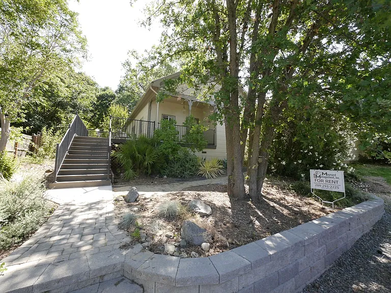 116 S Arroyo Seco St — Photo 1