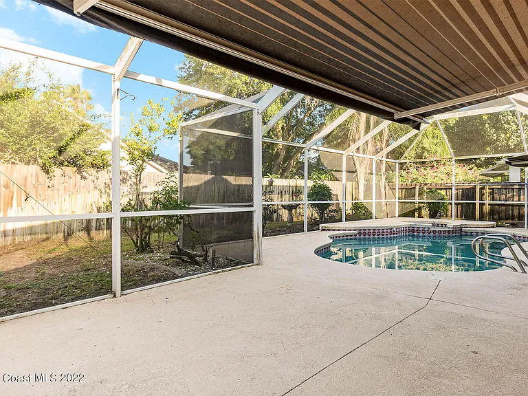 2187 Hedgerow Dr — Photo 20