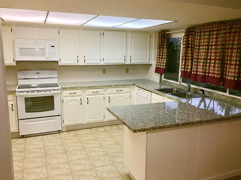 7334 La Granada Dr — Photo 12