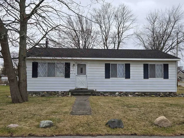 121 N Park Dr, Algonac, MI 48001