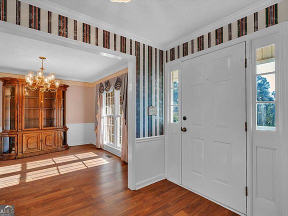 4th image of 105 Julies Cir