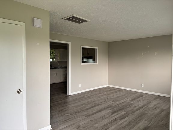 5th image of 103 Hutchinson Dr