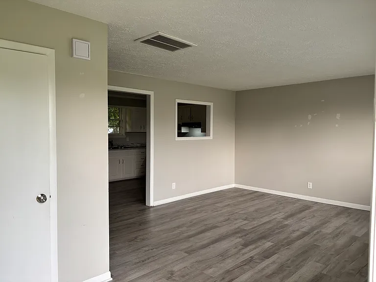 103 Hutchinson Dr — Photo 5