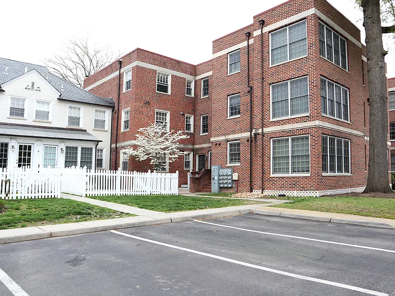 45 E Lock Ln #2 — Photo 10