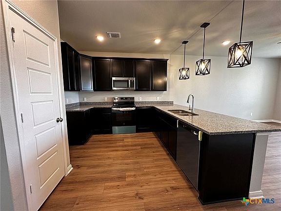 5th image of 906 James Parker Cir