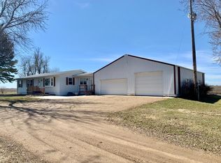 32505 300th St, Worthington, MN 56187