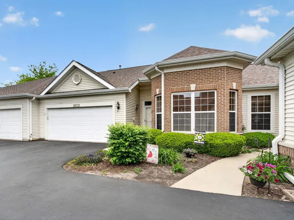 21533 Papoose Lake Ct, Crest Hill, IL 60403