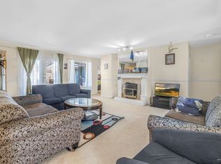 13725 72a Ave #201, Surrey, BC V3W 0S4