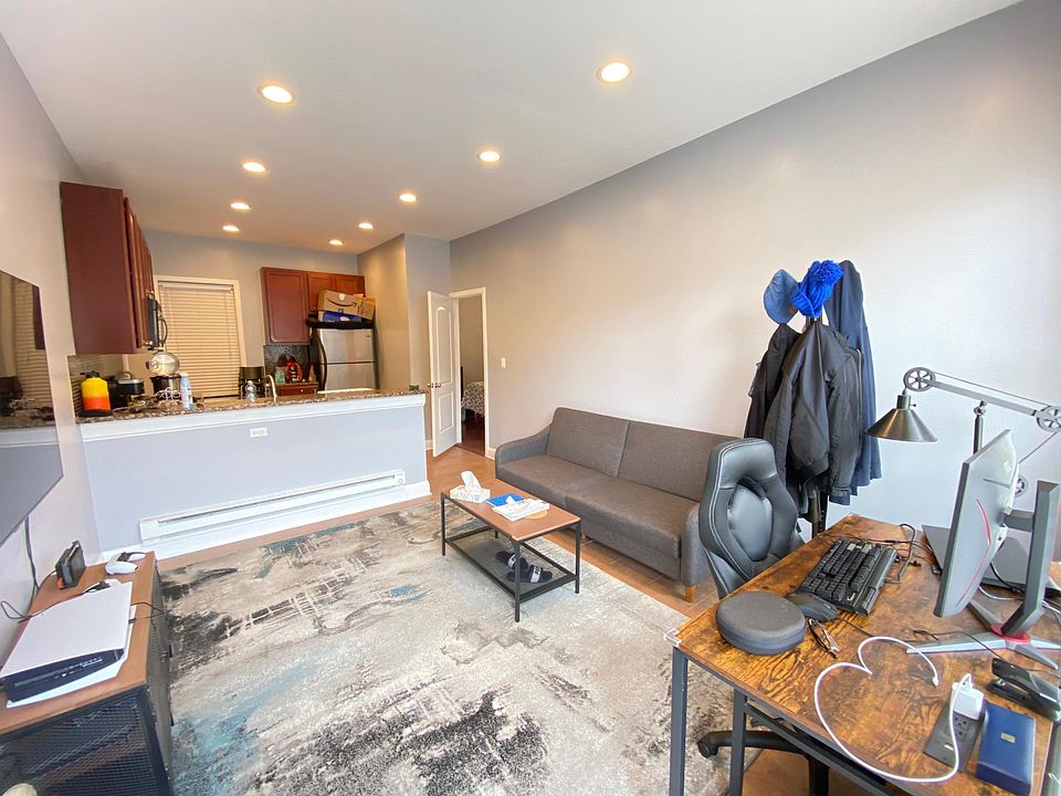 1st image of 832 S Claremont Ave #2M