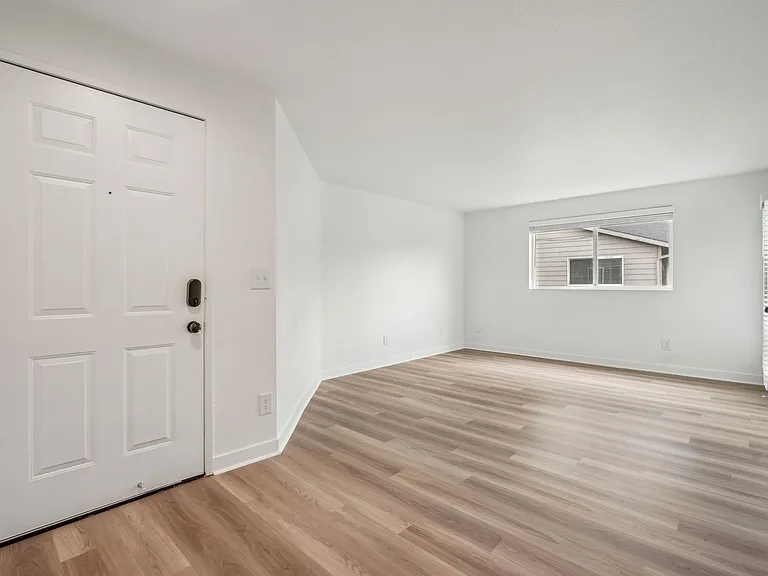 The Arch - Apartments & Townhomes — Photo 6