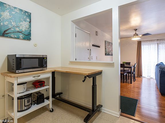3rd image of 1227 E Washington St APT 202B