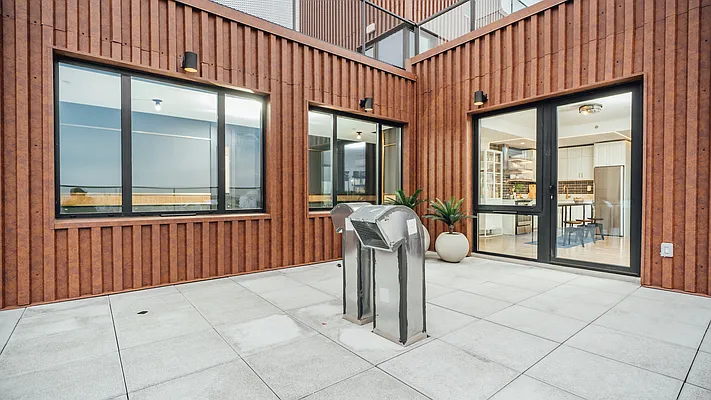 Rented by Nooklyn NYC LLC | media 104