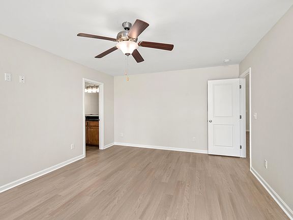4th image of 2785 Genoa Dr