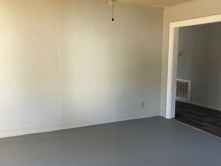 719 Anthony St — Photo 3