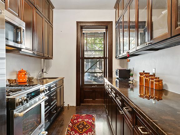 3rd image of 102 Hamilton Pl #102