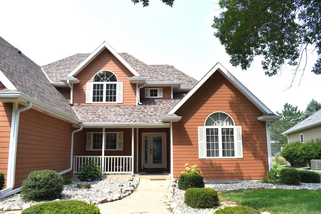 445 N Royal Troon Dr, Dakota Dunes, SD - View 2